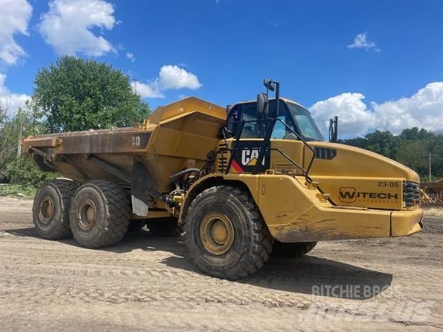 CAT 740 Terrængående lastbiler