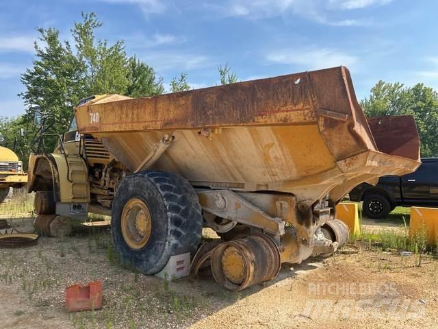 CAT 740 Terrængående lastbiler