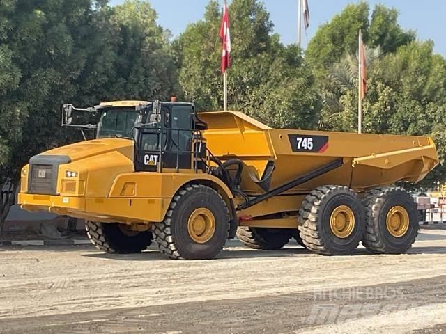 CAT 745 Terrængående lastbiler