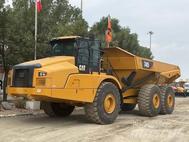 CAT 745 Terrængående lastbiler