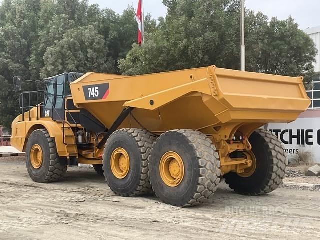 CAT 745 Terrængående lastbiler