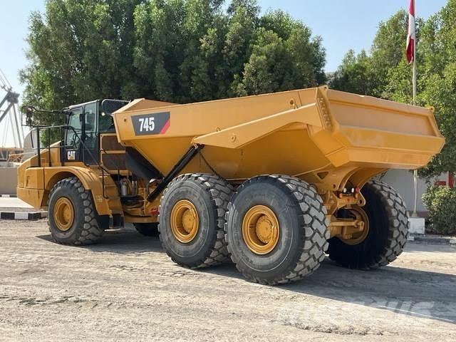 CAT 745 Terrængående lastbiler