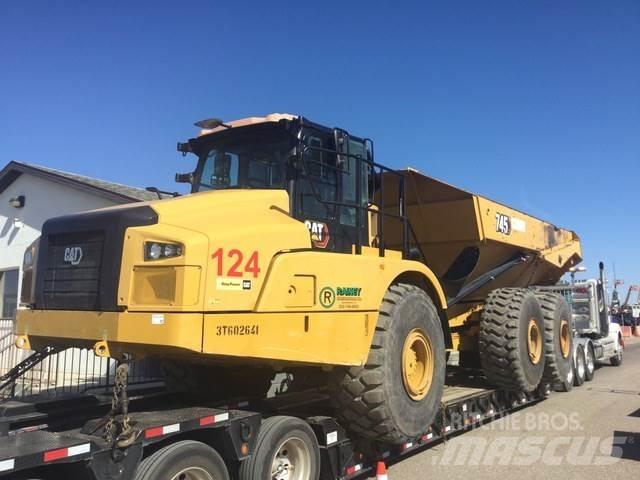 CAT 745 Terrængående lastbiler
