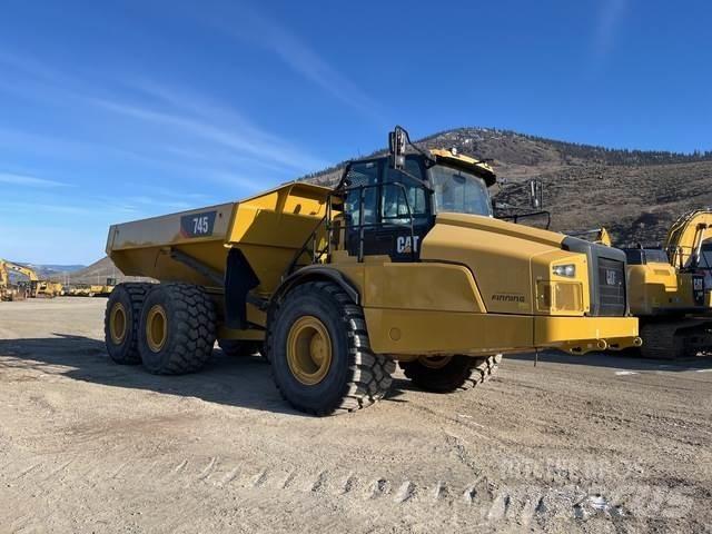 CAT 745 Terrængående lastbiler