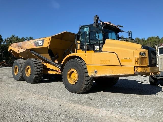 CAT 745 Terrængående lastbiler