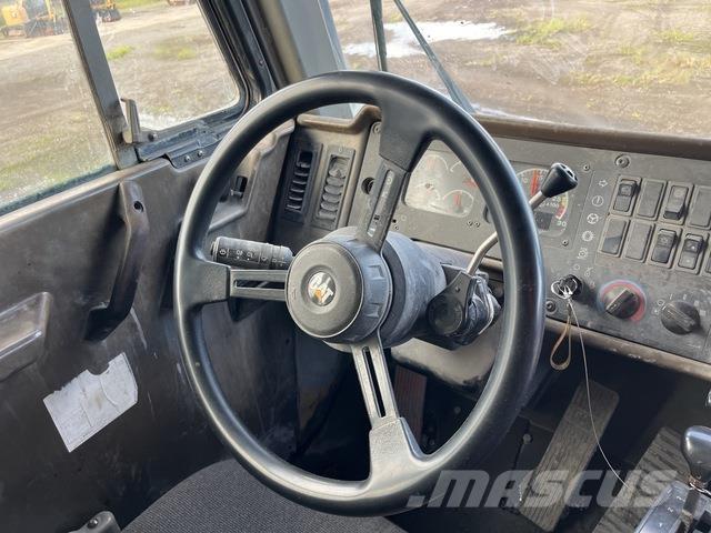 CAT 775D Terrængående lastbiler