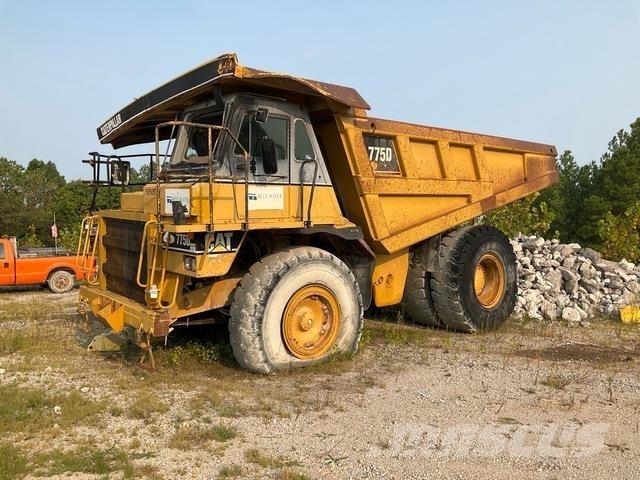 CAT 775D Terrængående lastbiler
