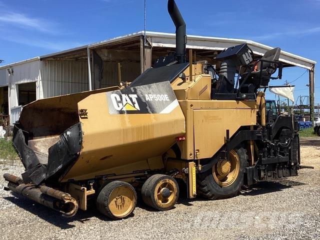 CAT AP 550E Asfaltudlæggere
