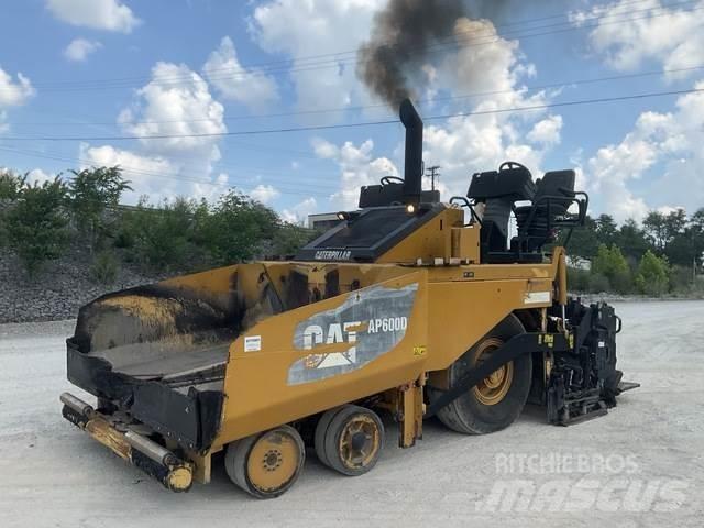 CAT AP-600D Asfaltudlæggere