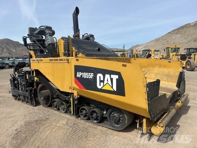 CAT AP1055F Asfaltudlæggere