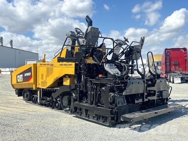 CAT AP1055F Asfaltudlæggere