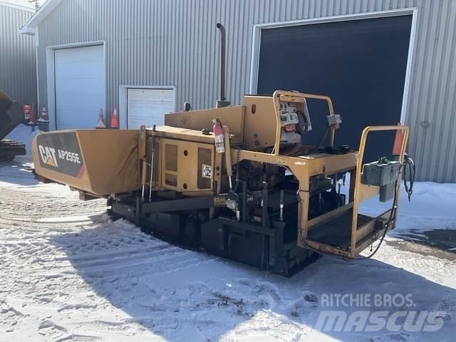 CAT AP255E Asfaltudlæggere