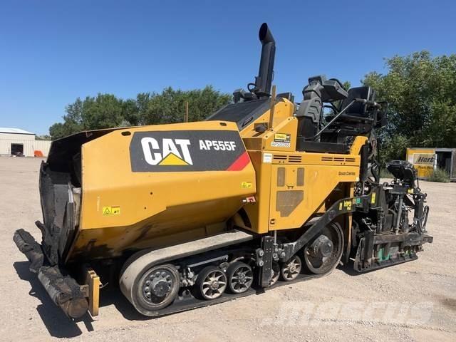 CAT AP555F Asfaltudlæggere