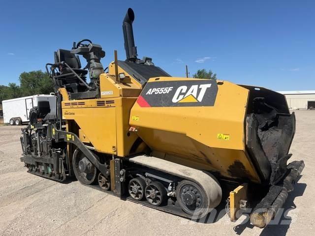CAT AP555F Asfaltudlæggere