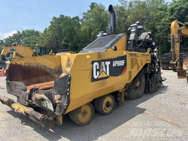 CAT AP600F Asfaltudlæggere