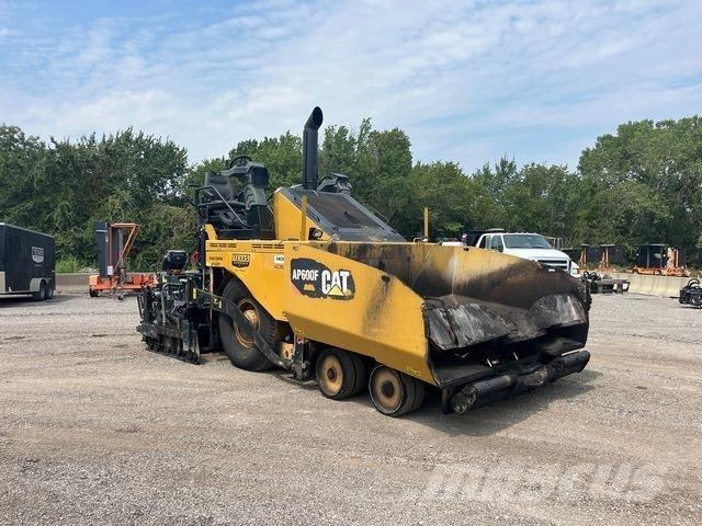 CAT AP600F Asfaltudlæggere