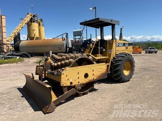 CAT CP-563C Enkelt tromle