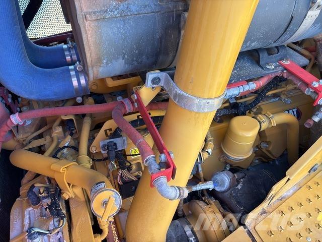 CAT D11 Bulldozer på larvebånd