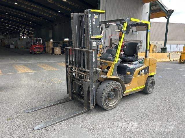CAT DP30 Gaffeltrucks - andre