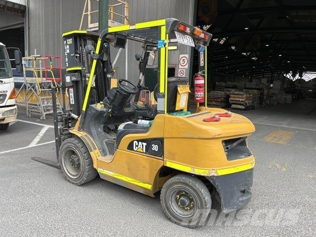 CAT DP30 Gaffeltrucks - andre