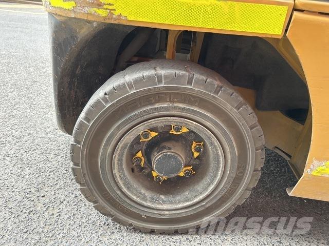 CAT DP30 Gaffeltrucks - andre