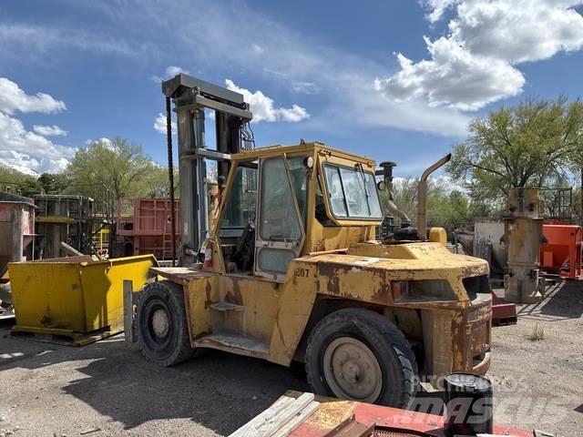 CAT DP90 Terrængående gaffeltruck