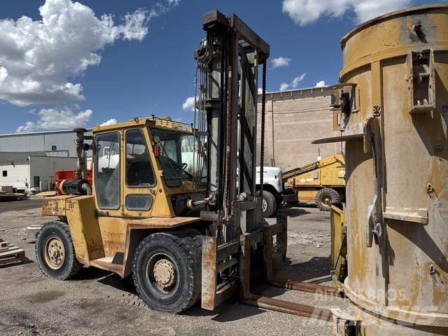 CAT DP90 Terrængående gaffeltruck