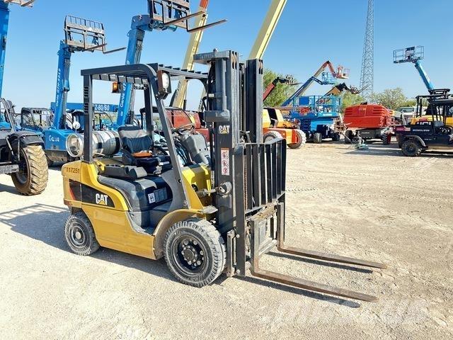 CAT GP25N Gaffeltrucks - andre