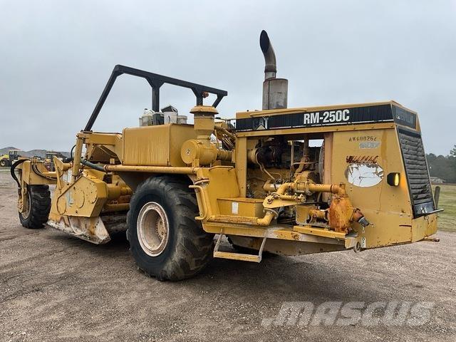 CAT RM-250C Jordvibrationstromler