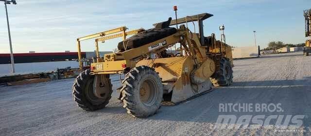 CAT RM300 Jordvibrationstromler