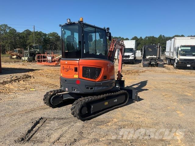 CFG 40UF Gravemaskiner på larvebånd