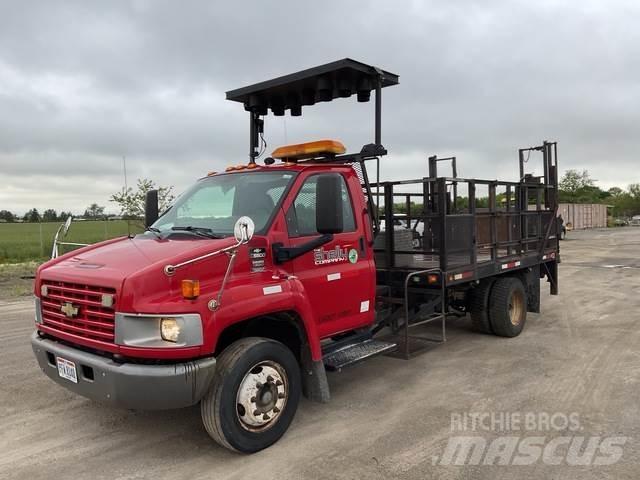 Chevrolet 5500 Lastbil med lad/Flatbed