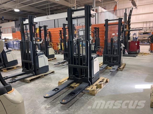 Crown ES 4000 Selvkørende stablere