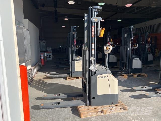 Crown ES 4000 Selvkørende stablere