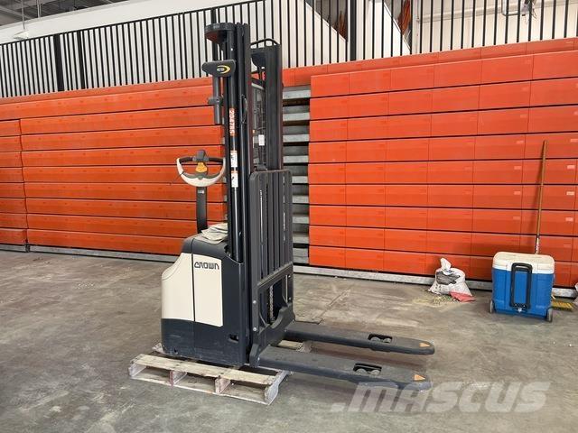 Crown ES 4000 Selvkørende stablere
