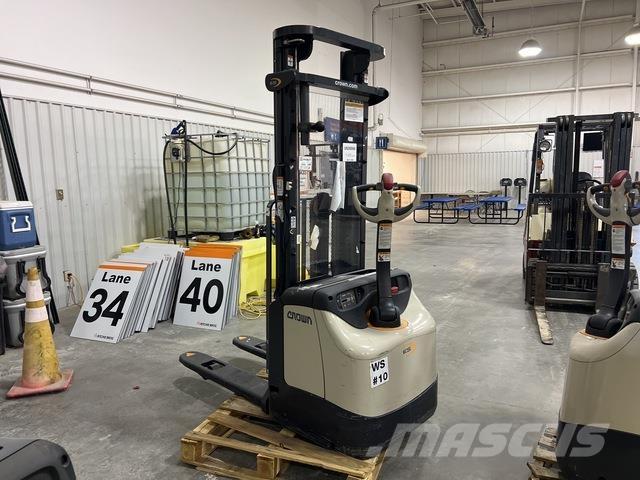 Crown ES 4000 Selvkørende stablere