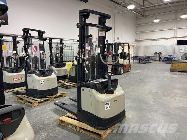 Crown ES 4000 Selvkørende stablere