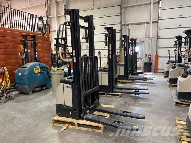 Crown ES 4000 Selvkørende stablere