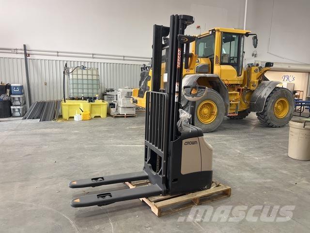 Crown ES 4000 Selvkørende stablere