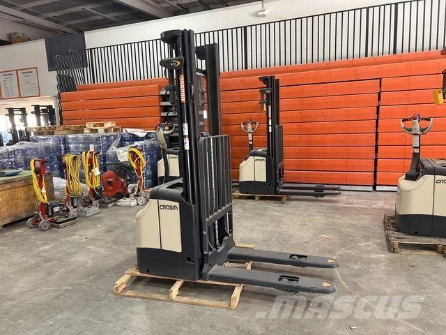 Crown ES 4000 Selvkørende stablere