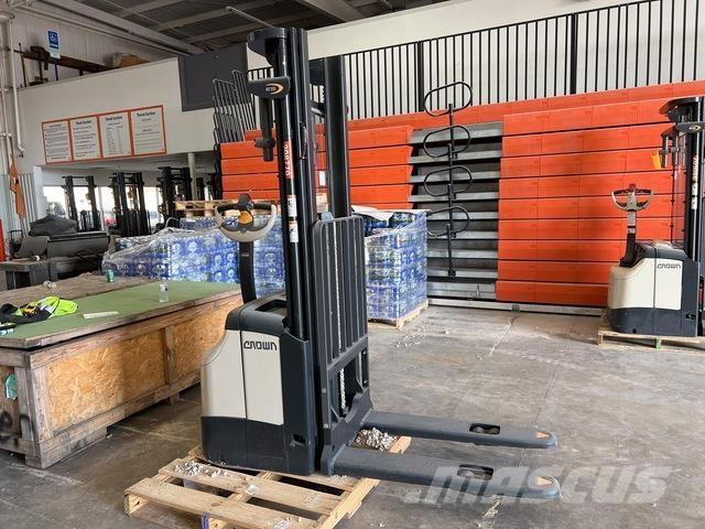 Crown ES 4000 Selvkørende stablere