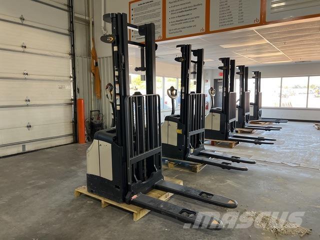 Crown ES 4000 Selvkørende stablere