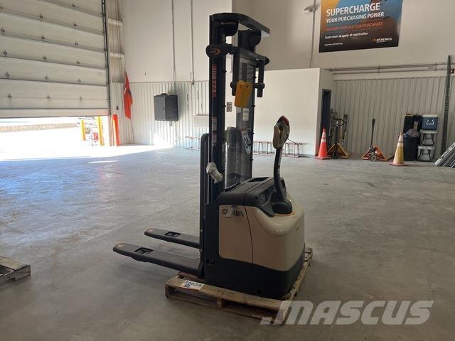 Crown ES 4000 Selvkørende stablere