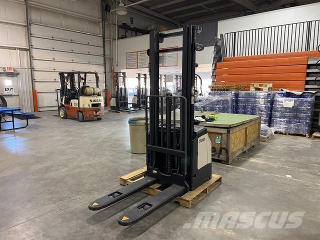 Crown ES 4000 Selvkørende stablere