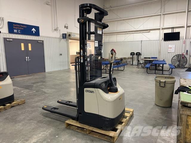 Crown ES 4000 Selvkørende stablere