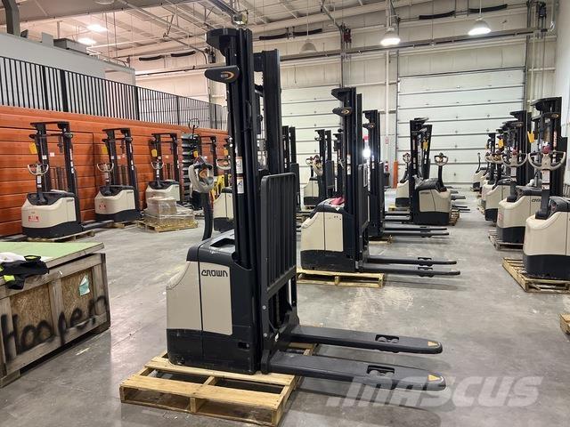 Crown ES 4000 Selvkørende stablere