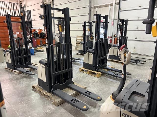 Crown ES 4000 Selvkørende stablere