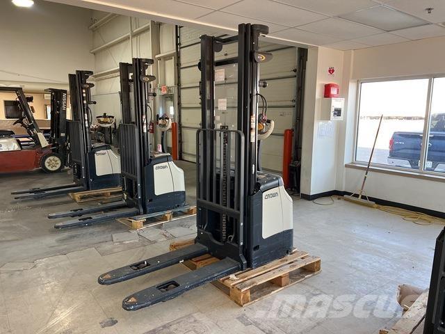 Crown ES 4000 Selvkørende stablere