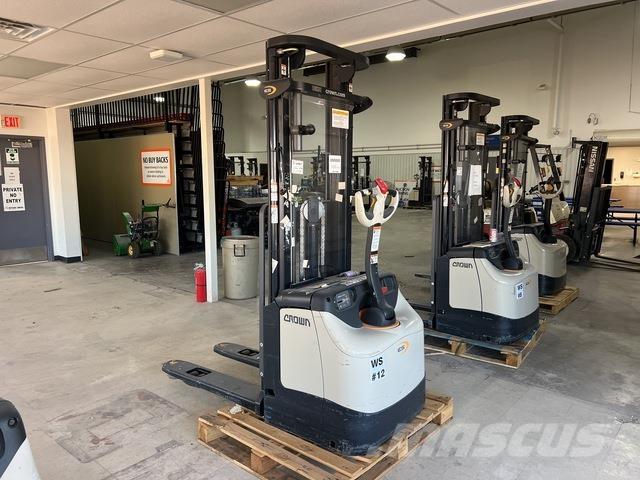 Crown ES 4000 Selvkørende stablere