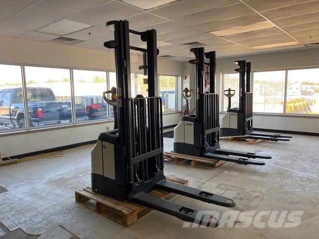 Crown ES 4000 Selvkørende stablere